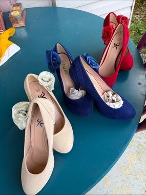 NWT Women’s Fabric Floral Accent Red 7.5, Cream 6.5 & Blue 8.5 4” heel height